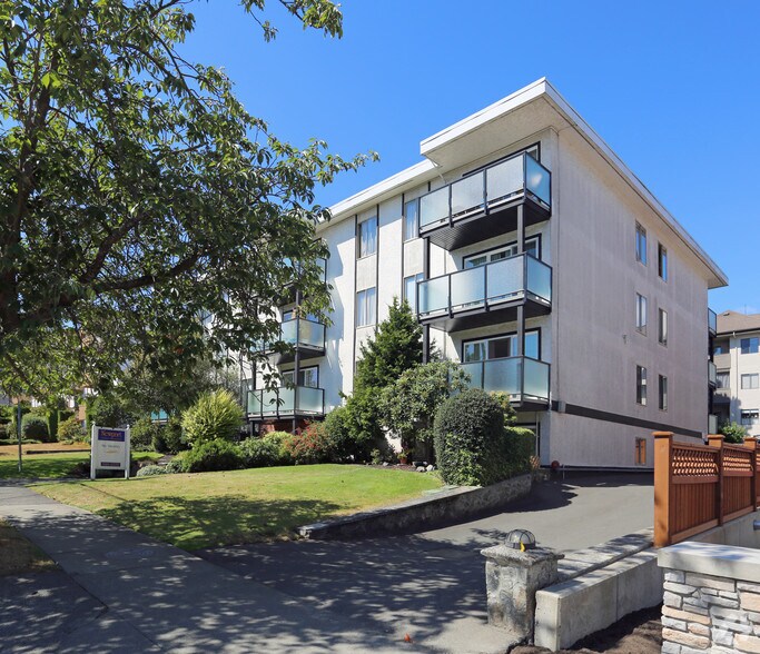 1530 Belcher Ave, Victoria, BC à vendre - Photo principale - Image 1 de 1