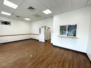 1860 Ala Moana Blvd, Honolulu, HI for lease Building Photo- Image 2 of 4
