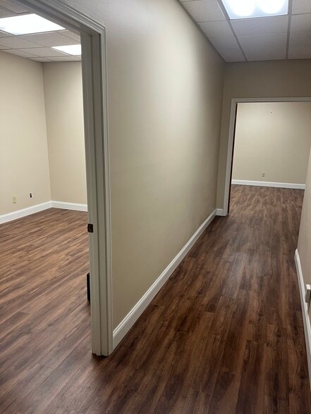 859 Park Ave, Orange Park, FL for sale - Interior Photo - Image 2 of 9