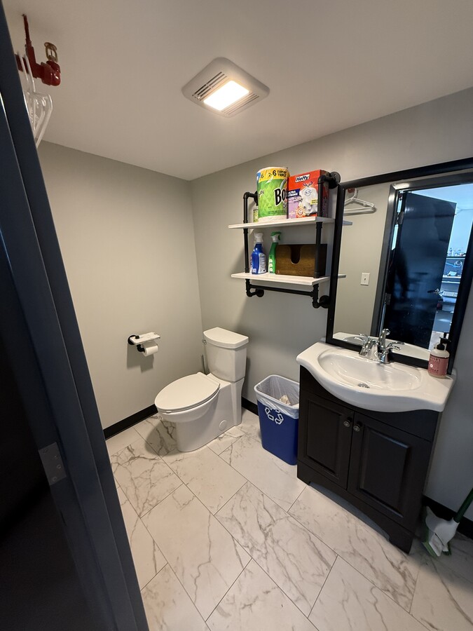 586 Pleasant St, Watertown, MA 02472 - Unité 1 -  - Photo intérieure - Image 1 of 21