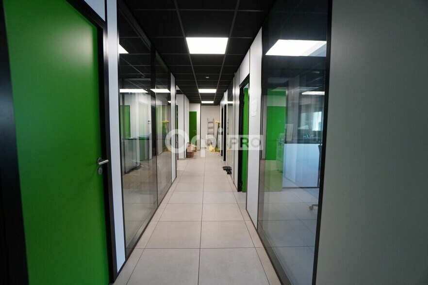Retail in Quetigny for lease - Interior Photo - Image 3 of 6
