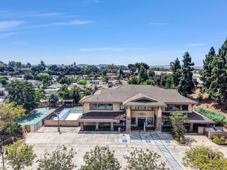 818 W Gladstone St, San Dimas, CA à vendre - Photo du bâtiment - Image 3 de 20