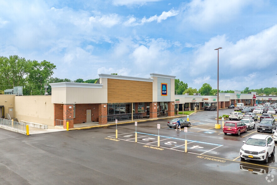 7421 Oswego Rd, Liverpool, NY for lease - Primary Photo - Image 1 of 6