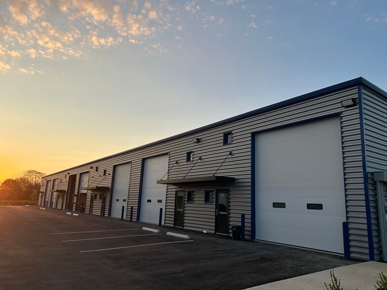 4402 Weaver Ct N, Hilliard, OH for lease - Building Photo - Image 3 of 10