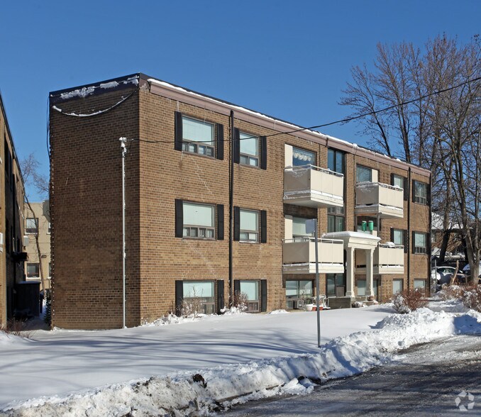 6 Lake Shore Dr, Toronto, ON à vendre - Photo principale - Image 1 de 1