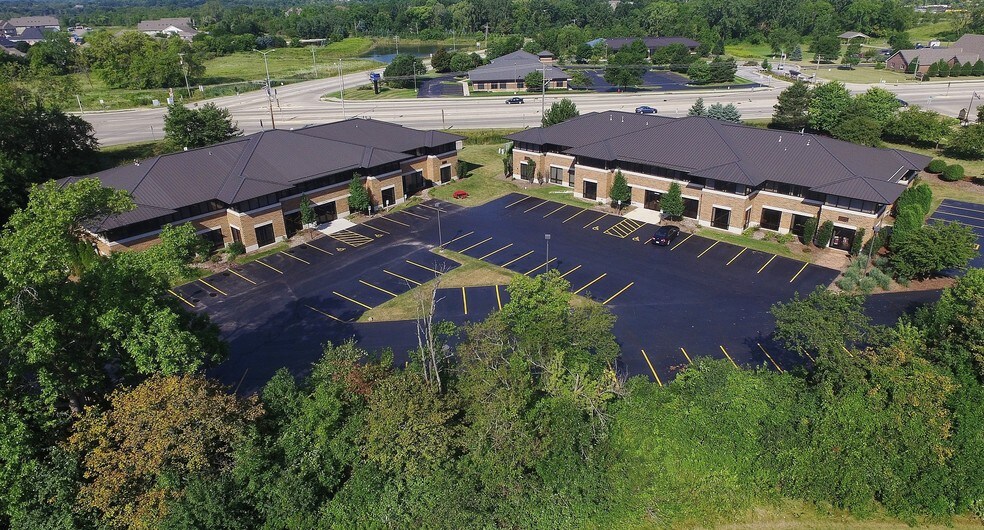 N27W23953 Paul Rd, Pewaukee, WI à louer - Photo du bâtiment - Image 3 de 3