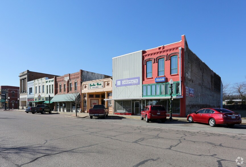 417 N Main St, Bonham, TX à vendre - Photo principale - Image 2 de 7