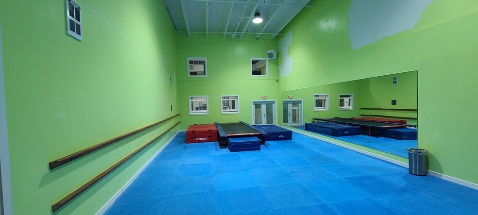 310 N 21st St, Purcellville, VA for lease - Building Photo - Image 3 of 30