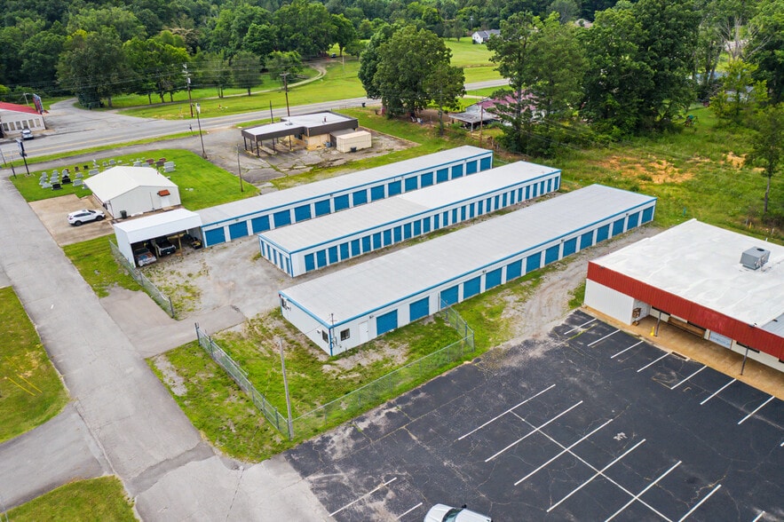 105 Progress Center Plz, Centerville, TN à vendre - Photo principale - Image 1 de 21