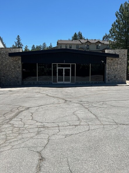 735 Stocker Rd, Big Bear Lake, CA à vendre - Photo du bâtiment - Image 1 de 6