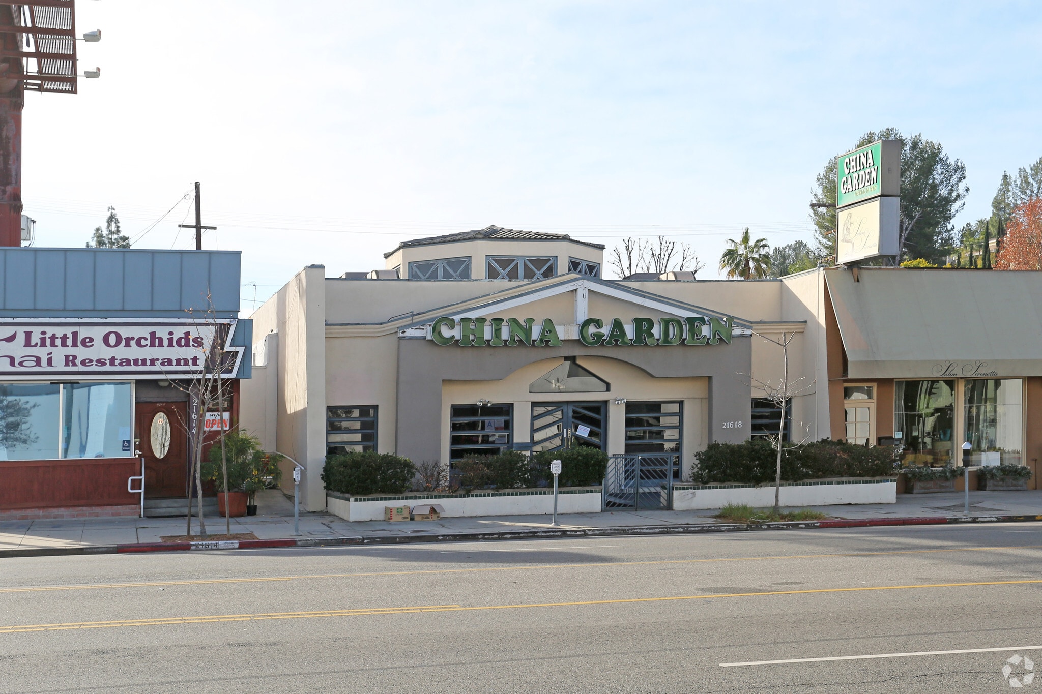 21618 Ventura Blvd, Woodland Hills, CA for lease Primary Photo- Image 1 of 4