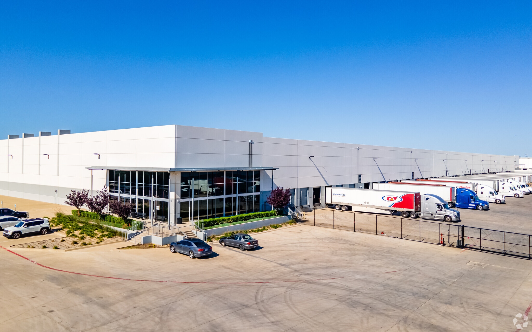2250 Lion Country Pky, Grand Prairie, TX for lease Building Photo- Image 1 of 18