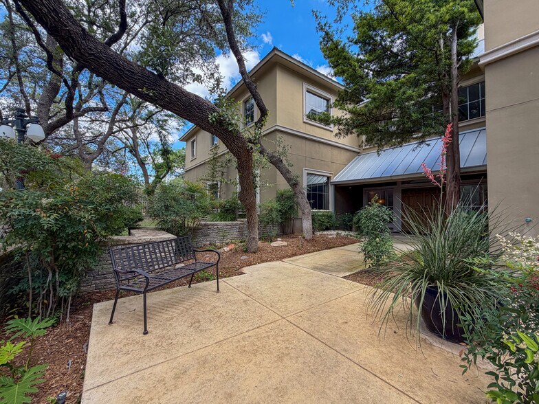 13526 George Rd, San Antonio, TX à louer - Photo du bâtiment - Image 2 de 15
