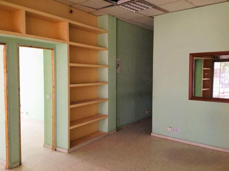 Retail in Gelves for sale - Interior Photo - Image 3 of 11