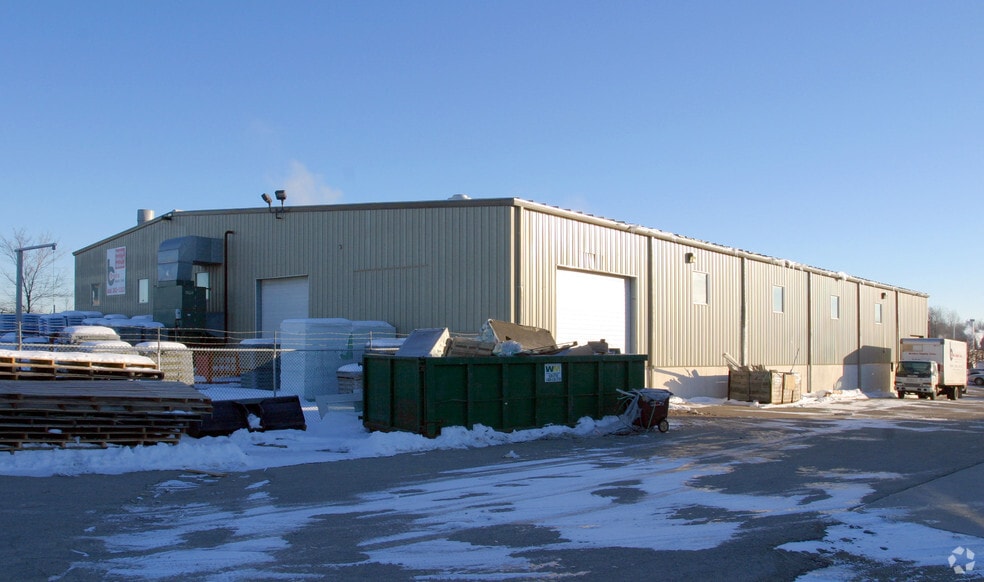 5949 Clay Ave SW, Grand Rapids, MI for lease - Building Photo - Image 2 of 3