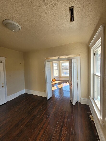 4118 W Cullom Ave, Chicago, IL à vendre - Photo intérieure - Image 2 de 10