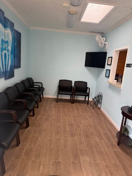 2051 N Fresno St, Fresno, CA for sale - Building Photo - Image 2 of 6