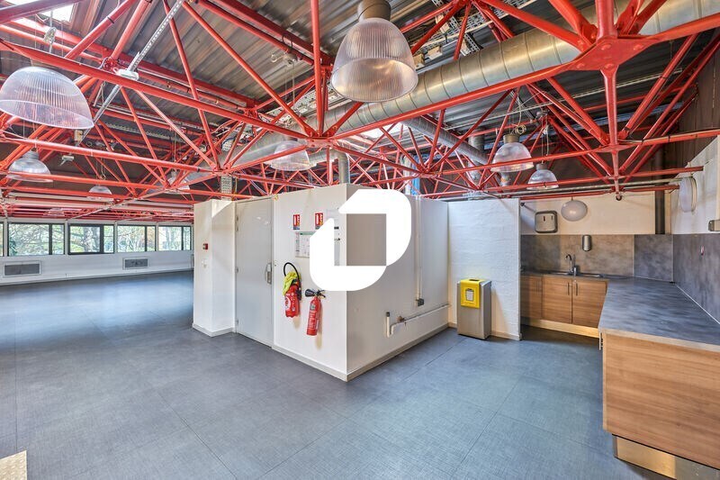 Flex in Montigny-le-Bretonneux for lease - Interior Photo - Image 2 of 11