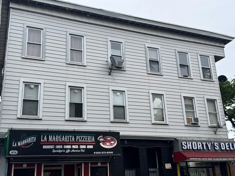 1086 E Main St, Bridgeport, CT à vendre - Photo du bâtiment - Image 2 de 11