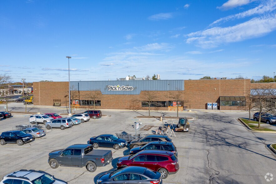 2615 Eastern Ave, Plymouth, WI à louer - Photo du bâtiment - Image 2 de 18