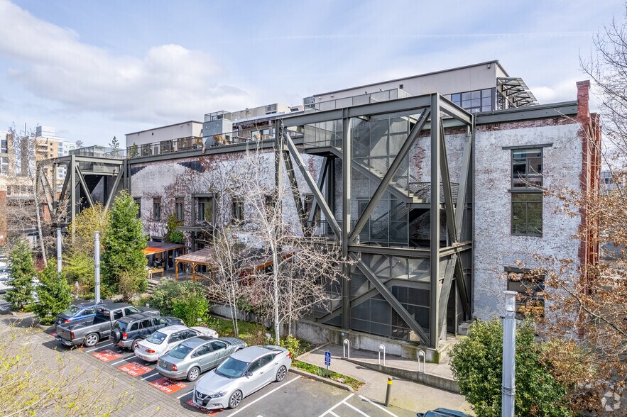 721 NW 9th Ave, Portland, OR à louer - Photo du bâtiment - Image 2 de 5