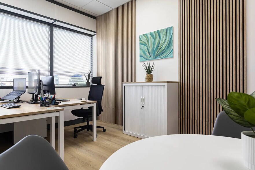 15 Rue Des Frères Lumière, Chassieu for lease - Interior Photo - Image 1 of 6