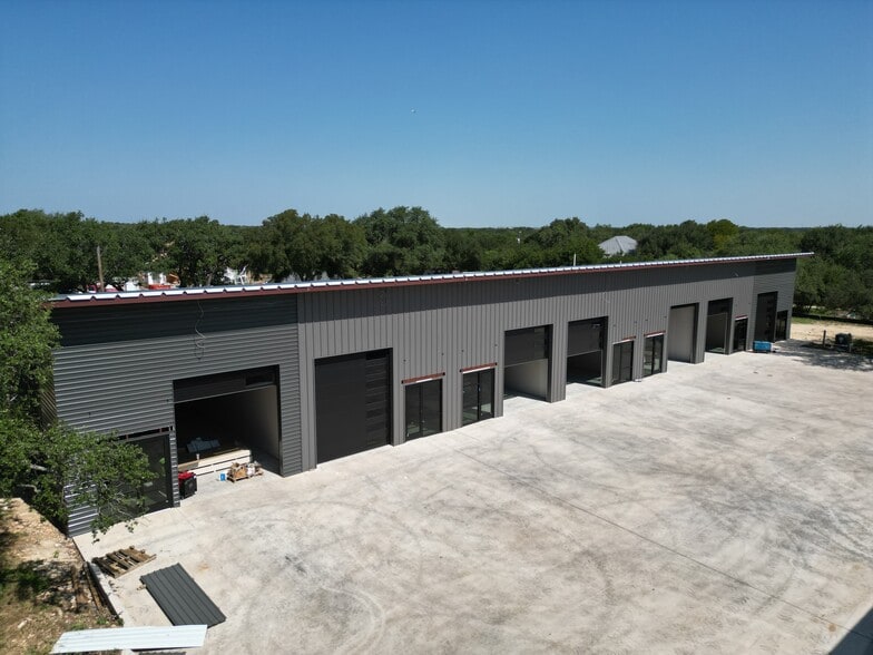 7000 Airport Rd, Georgetown, TX à vendre - Photo du bâtiment - Image 1 de 6