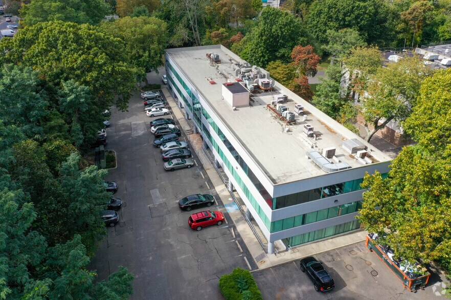 521 Route 111, Hauppauge, NY à louer - Photo du bâtiment - Image 2 de 6