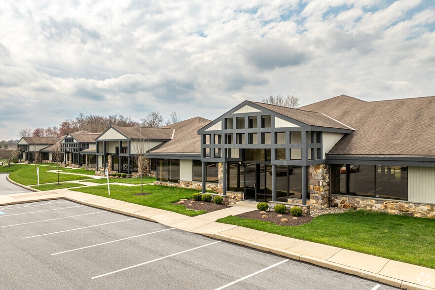 180 Sheree Blvd, Exton, PA for lease - Building Photo - Image 1 of 5