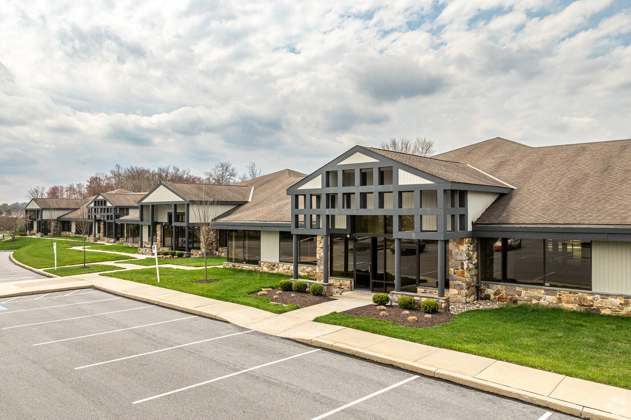 180 Sheree Blvd, Exton, PA for lease Building Photo- Image 1 of 6