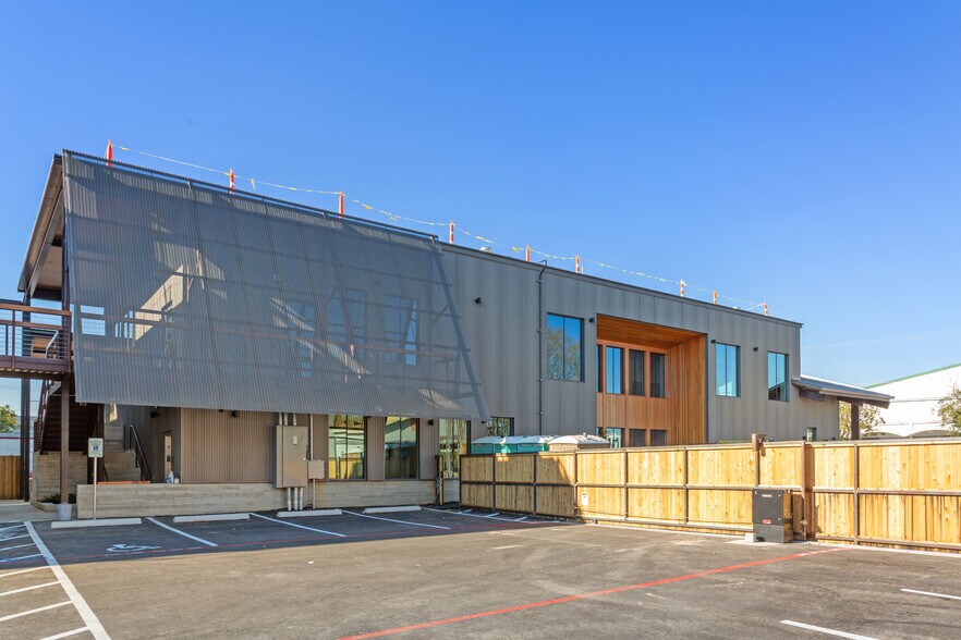 201-207 E Saint Elmo Rd, Austin, TX à louer - Photo du bâtiment - Image 3 de 9