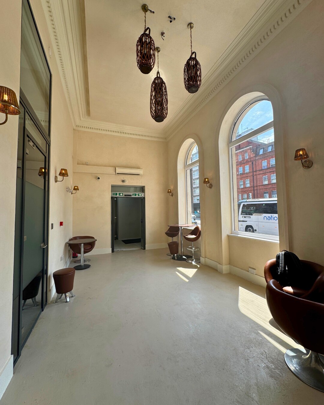 106 Finchley rd, Londres à louer Hall d’entrée- Image 1 de 10