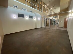 4747 Pioneers Blvd, Lincoln, NE for lease Building Photo- Image 1 of 2