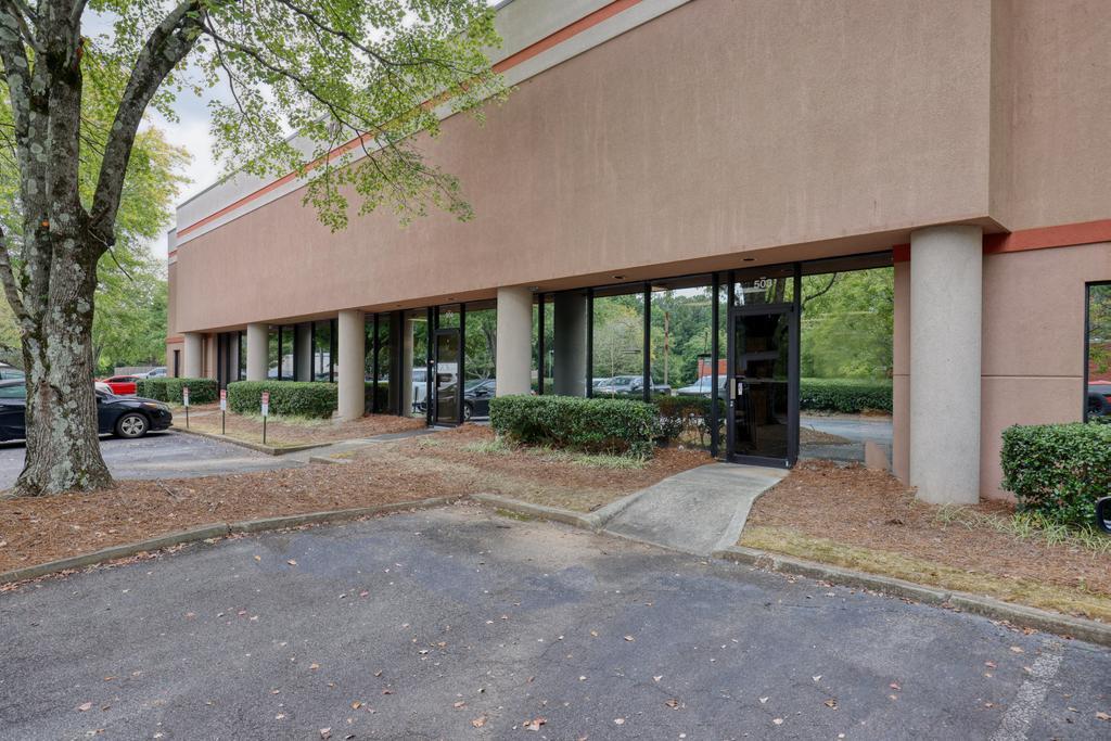 2100 Barrett Park Dr, Kennesaw, GA à vendre Photo du bâtiment- Image 1 de 1