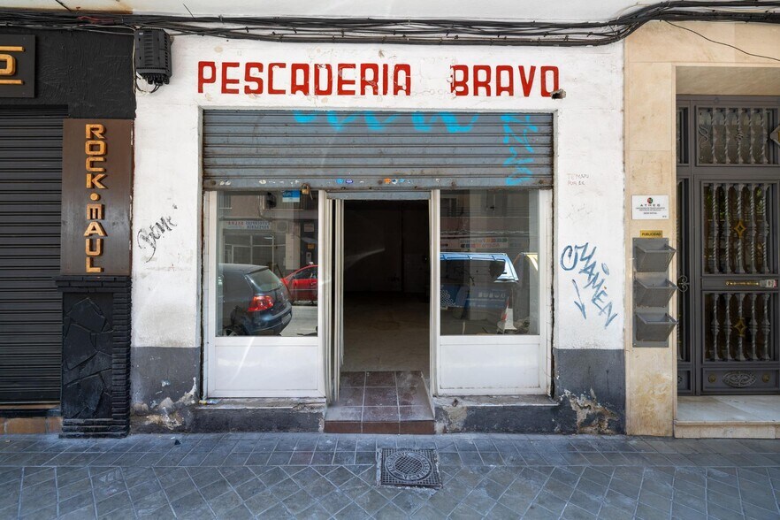 Calle Doctor Pareja Yébenes, 10, Granada, Granada à vendre - Photo du bâtiment - Image 2 de 19
