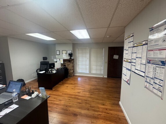 905 S Lake St, Burbank, CA à louer - Photo intérieure - Image 3 de 9