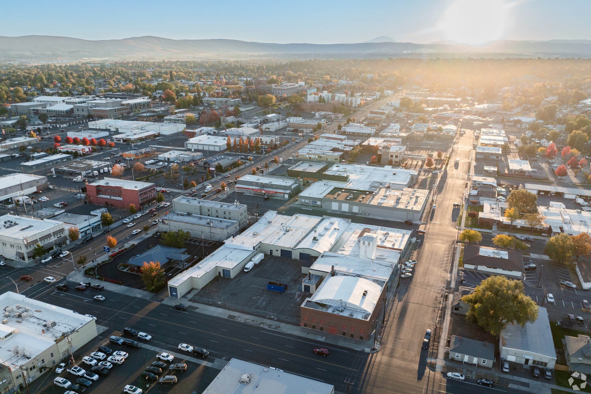 Flexible Warehouse with Extensive CapEx portfolio of 2 properties for sale on LoopNet.ca Primary Photo- Image 1 of 27