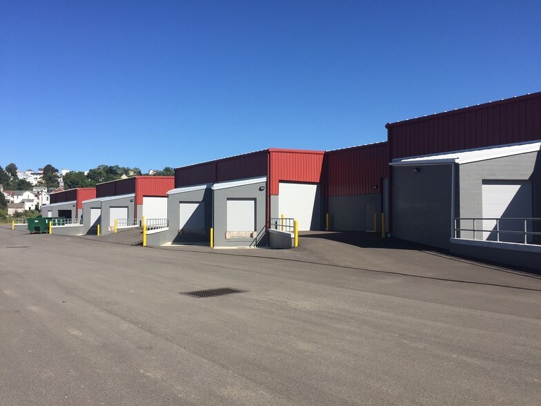 102 Four Coins Drive Ext, Canonsburg, PA à louer - Photo du bâtiment - Image 2 de 12