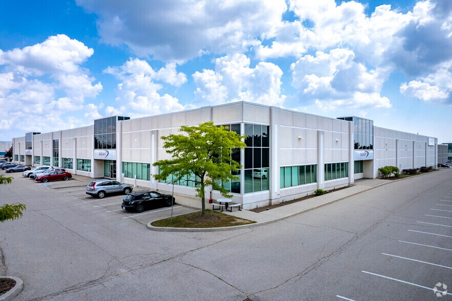 3520 Laird Rd, Mississauga, ON à vendre - Photo principale - Image 1 de 1