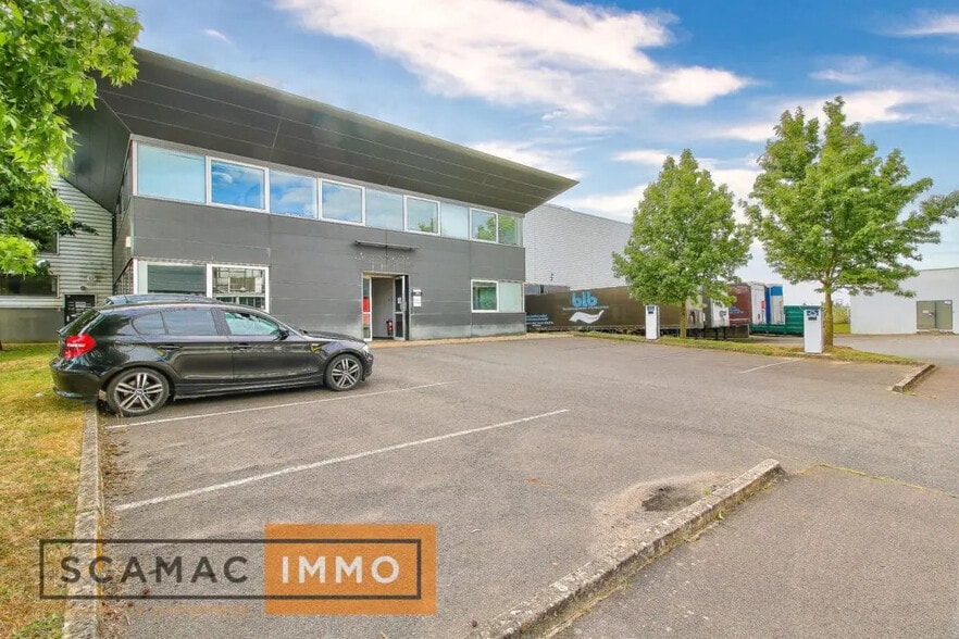 Industrial in Saint-Michel-sur-Orge for lease - Building Photo - Image 2 of 7