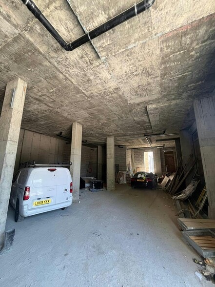 52 Lordship Ln, London for lease - Building Photo - Image 3 of 8