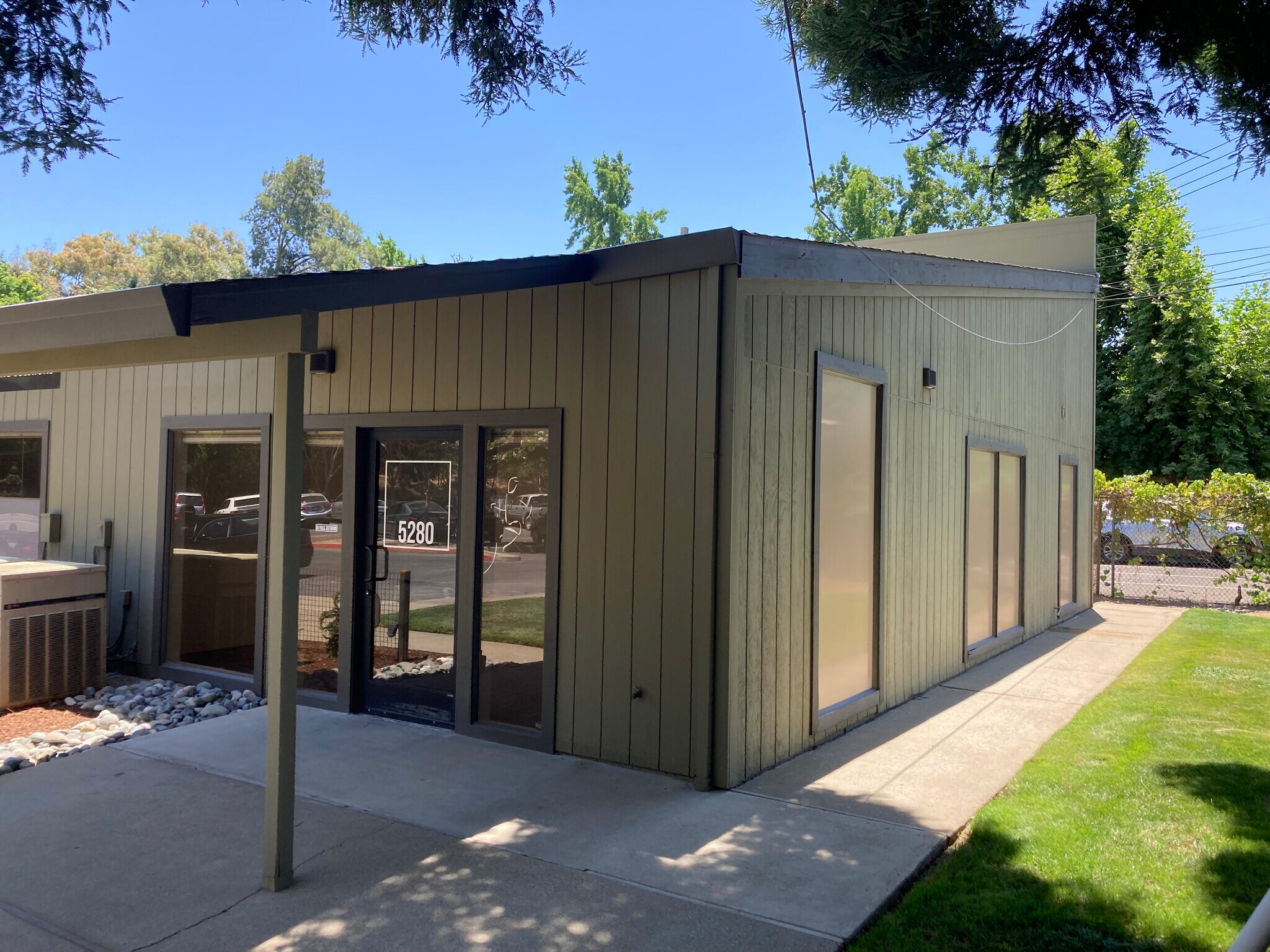 5280-5290 Elvas Ave, Sacramento, CA à vendre Photo du bâtiment- Image 1 de 1