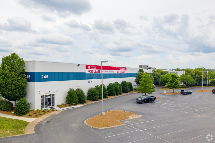 245 Great Circle Rd, Nashville, TN à louer - Photo du bâtiment - Image 2 de 7