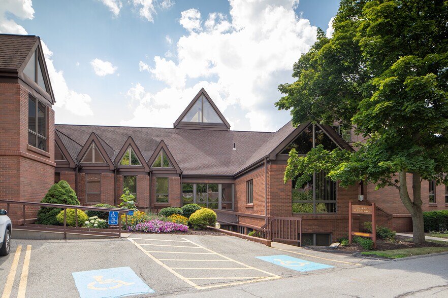 901 E Brady St, Butler, PA à louer - Photo du bâtiment - Image 3 de 5
