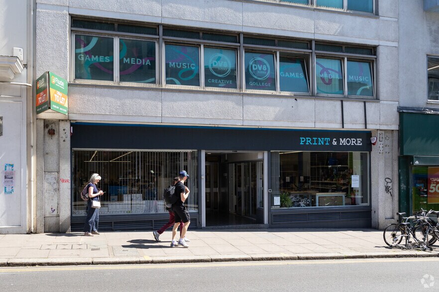 125 Queens Rd, Brighton à louer - Photo du bâtiment - Image 3 de 3