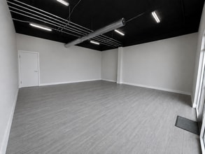 12262 Queenston Blvd, Houston, TX for lease Interior Photo- Image 2 of 4