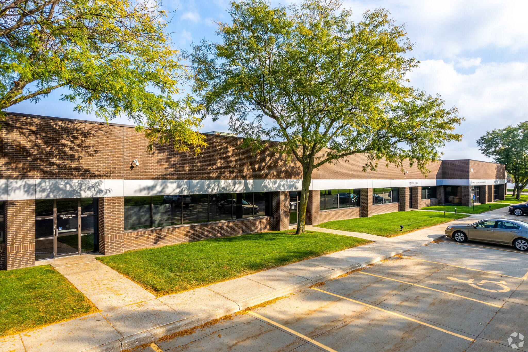 11300-11398 Aurora Ave, Urbandale, IA à louer Photo du bâtiment- Image 1 de 6
