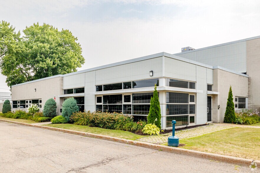 4500 Ch Bois-Franc, Montréal, QC for sale - Building Photo - Image 1 of 5