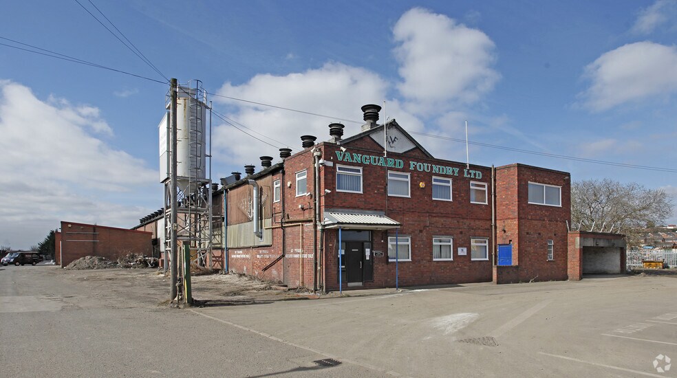 Bott Ln, Stourbridge for lease - Primary Photo - Image 1 of 2