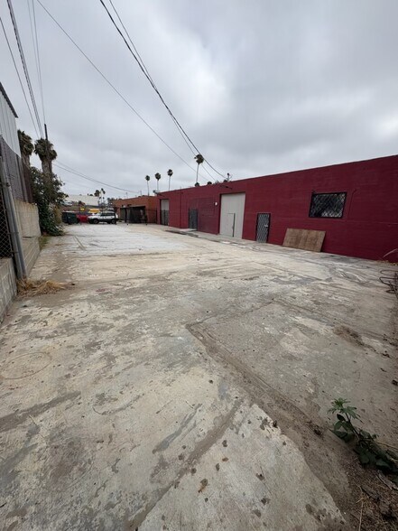 13413 S Broadway, Los Angeles, CA à vendre - Photo du bâtiment - Image 3 de 7